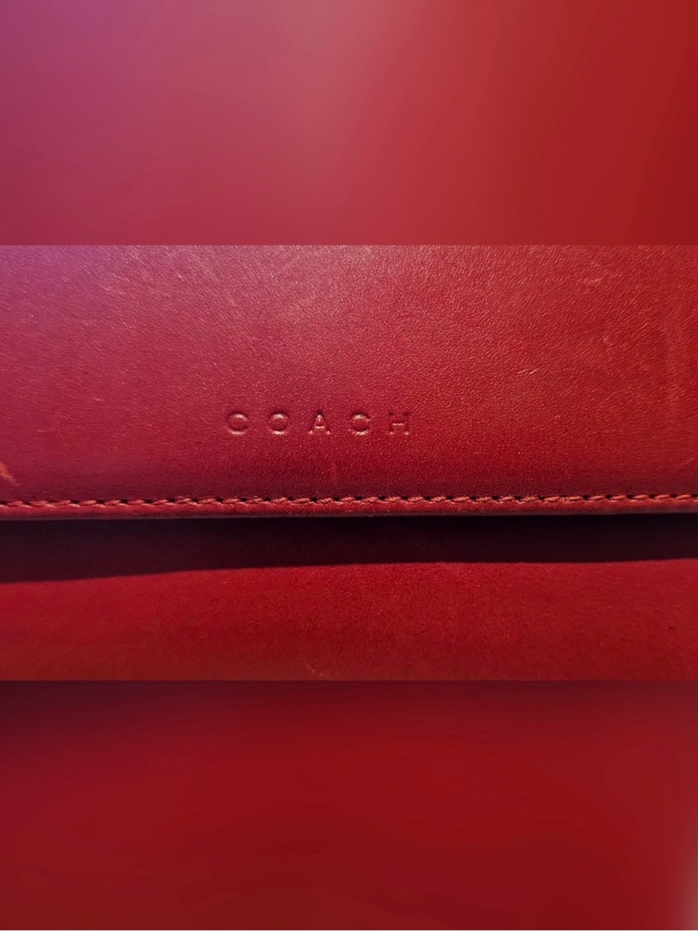 Coach vintage leather wallet in a deep cherry or bordeaux red - Picture 2 of 9